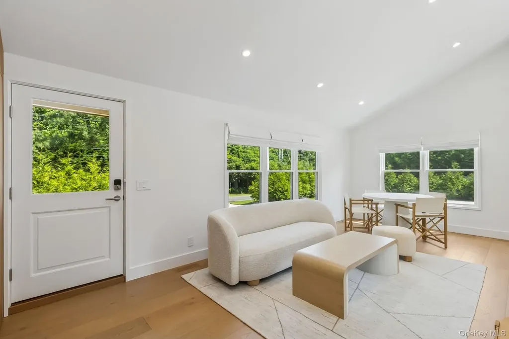 96 Town Lane East Hampton NY 11937
