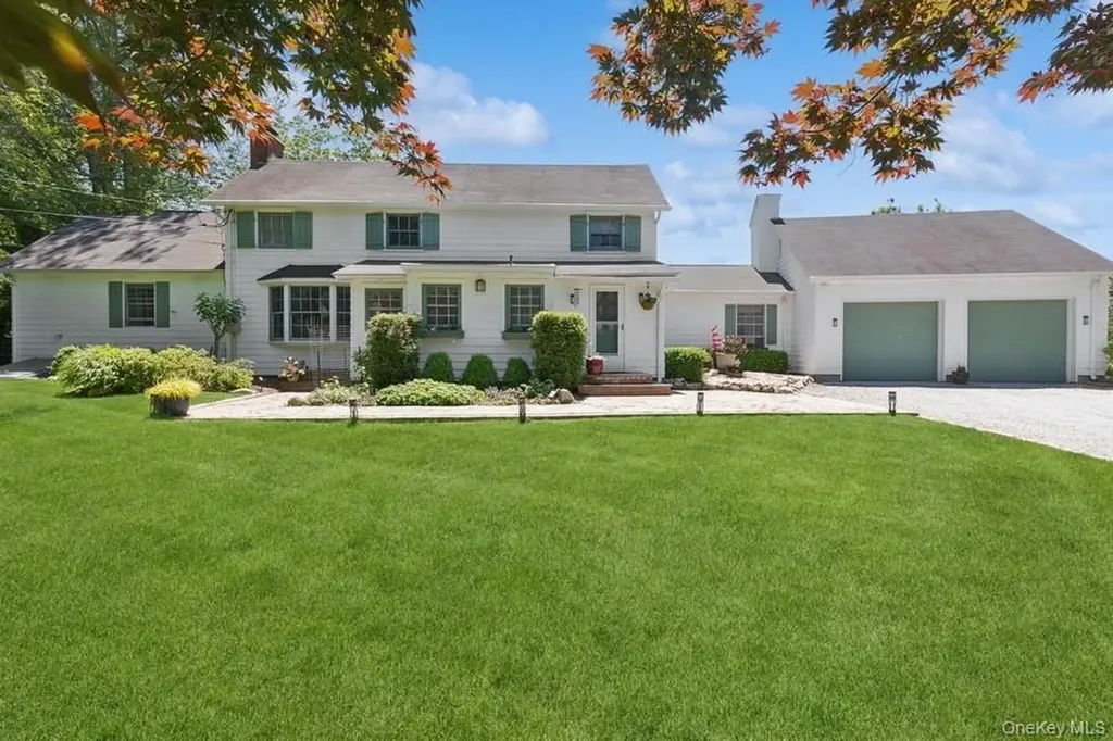 43 Hill Street Wading River NY 11792
