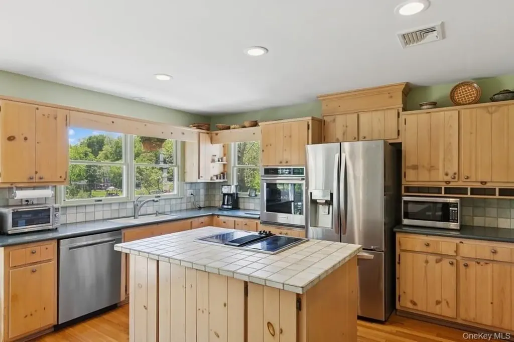 43 Hill Street Wading River NY 11792