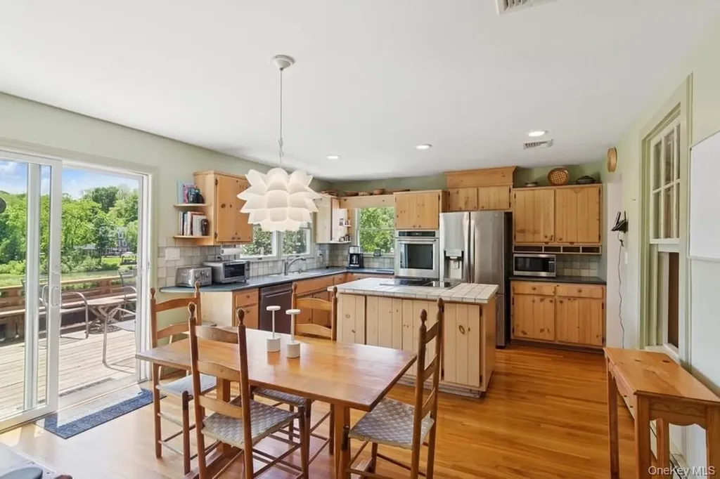 43 Hill Street Wading River NY 11792