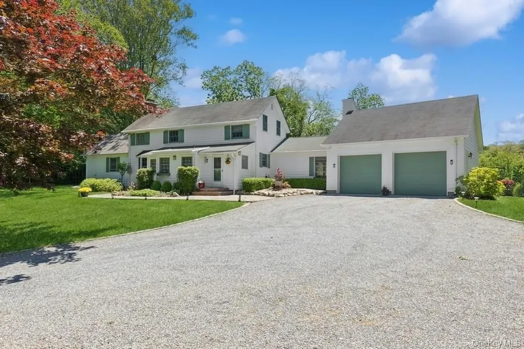 43 Hill Street Wading River NY 11792