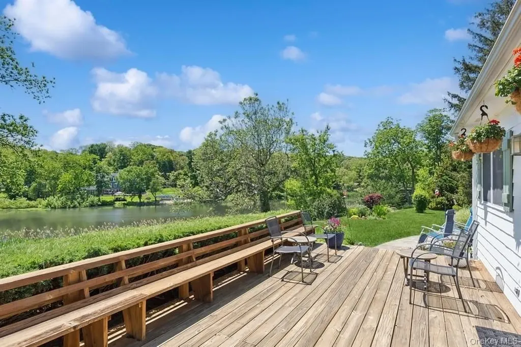 43 Hill Street Wading River NY 11792