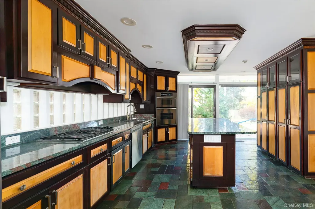 7 Ferris Lane Poughkeepsie NY 12601