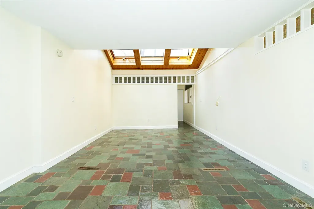 7 Ferris Lane Poughkeepsie NY 12601
