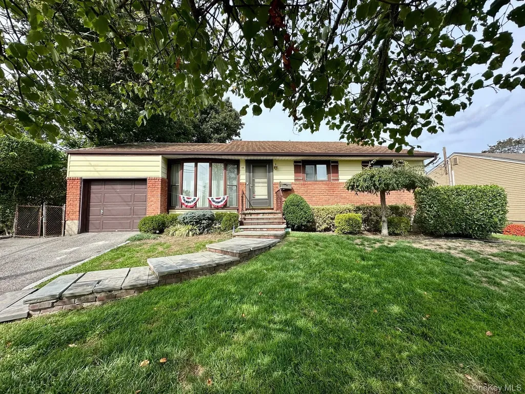 15 Sheli Drive Old Bethpage NY 11804