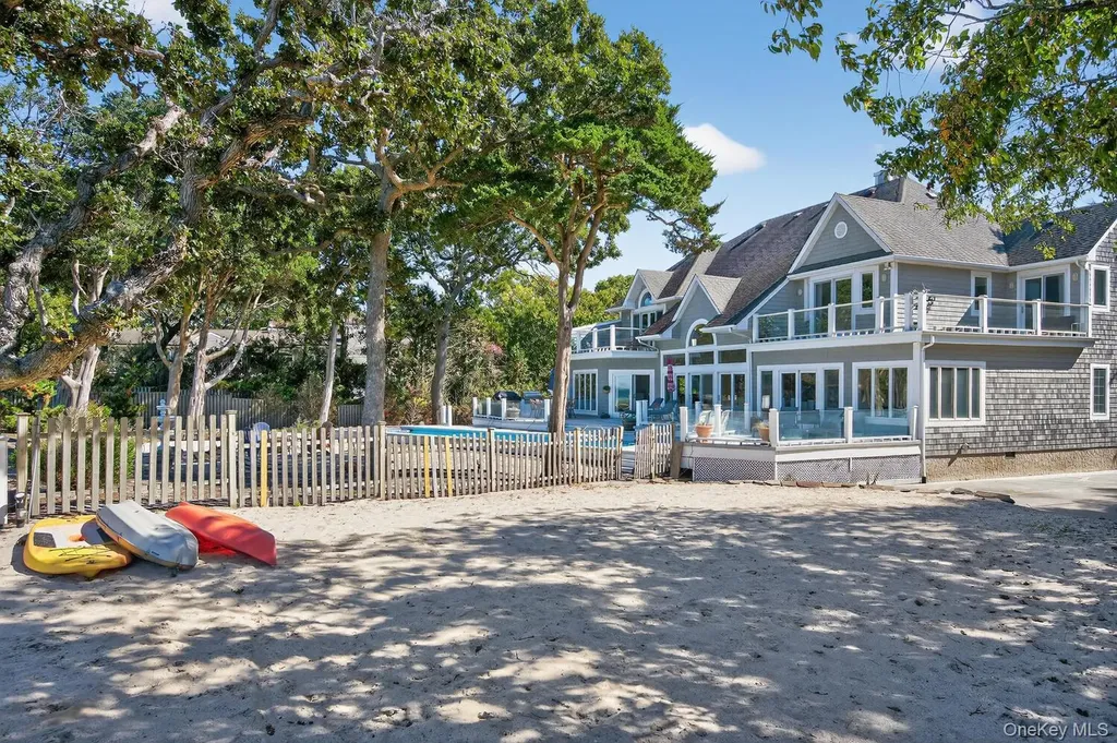 5 Penny Lane Saint James NY 11780