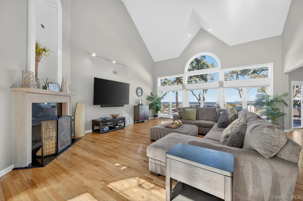 5 Penny Lane Saint James NY 11780