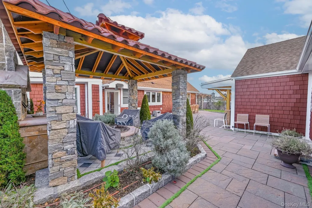 38 Quarry Lane Levittown NY 11756
