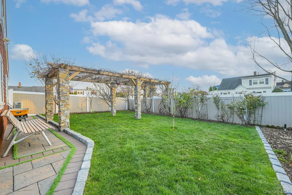 38 Quarry Lane Levittown NY 11756