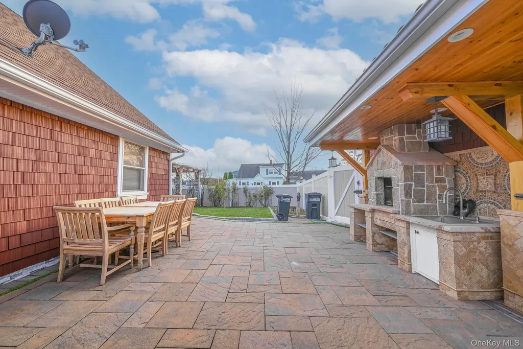 38 Quarry Lane Levittown NY 11756