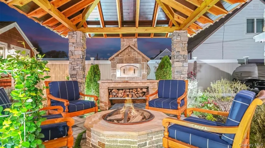 38 Quarry Lane Levittown NY 11756