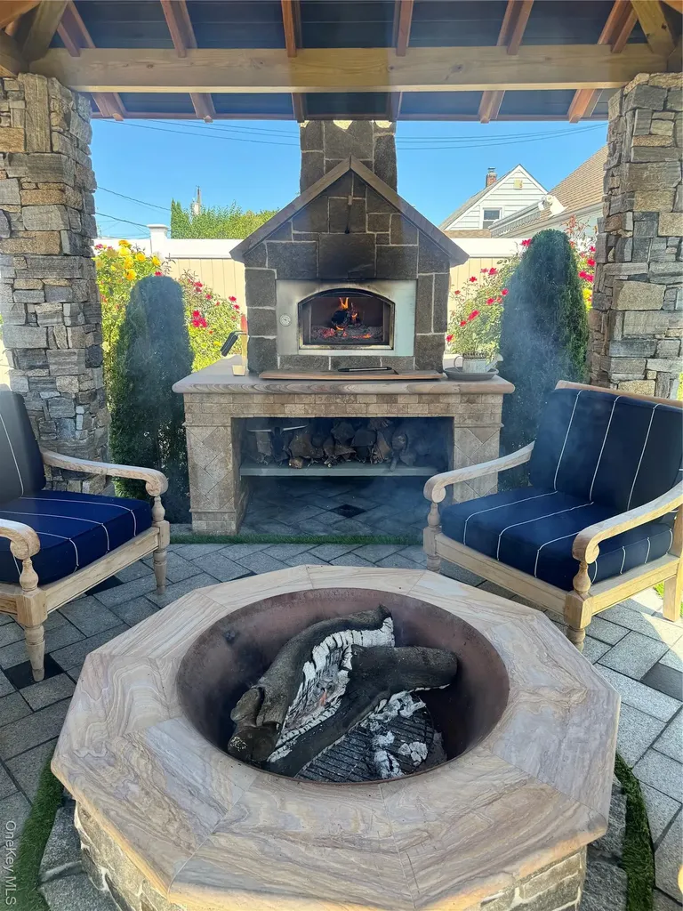 38 Quarry Lane Levittown NY 11756