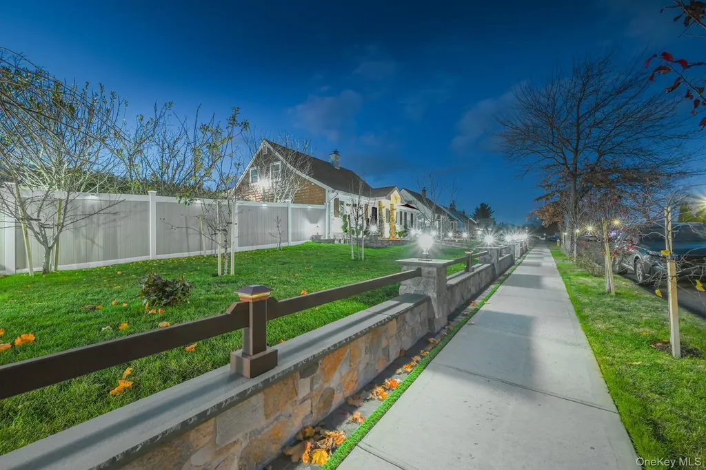 38 Quarry Lane Levittown NY 11756