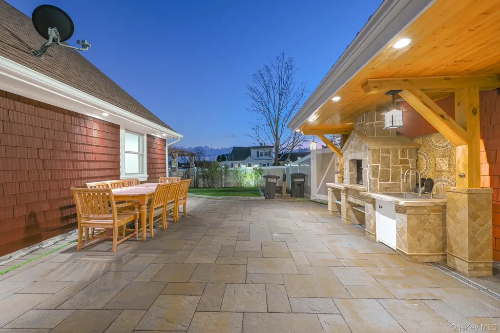 38 Quarry Lane Levittown NY 11756