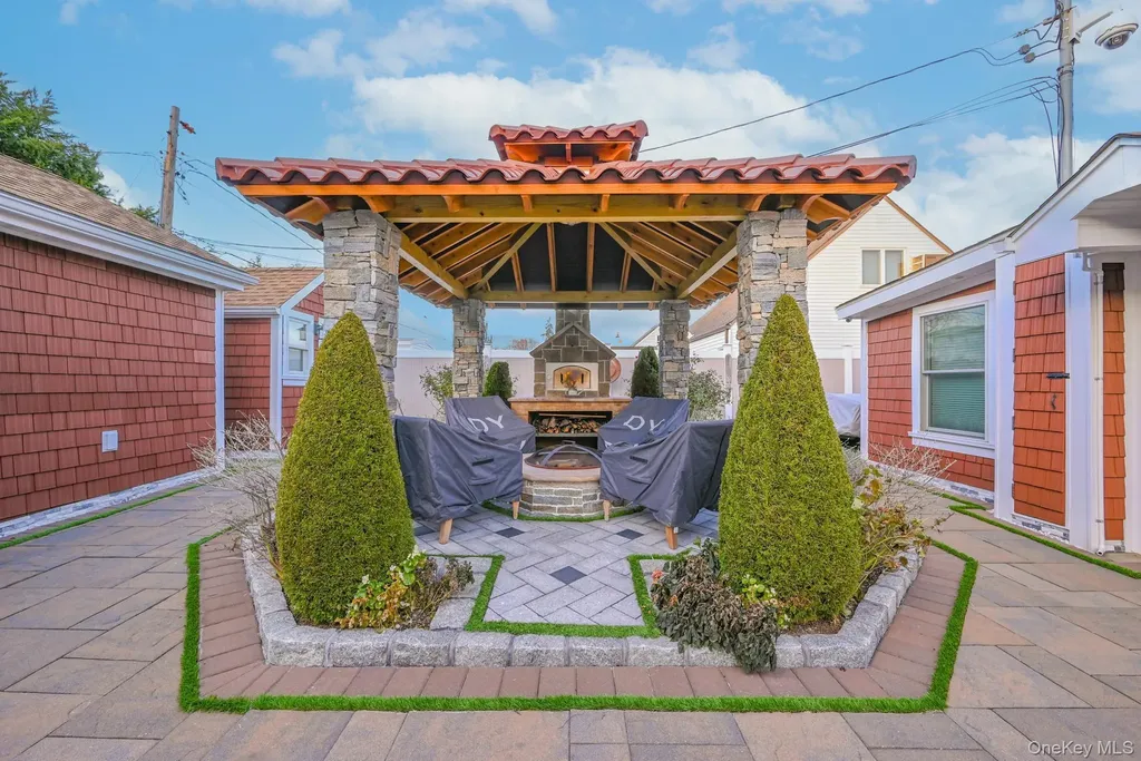 38 Quarry Lane Levittown NY 11756