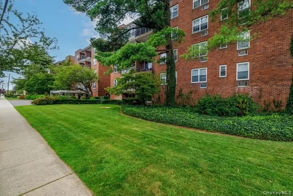 99 Randall Freeport NY 11520