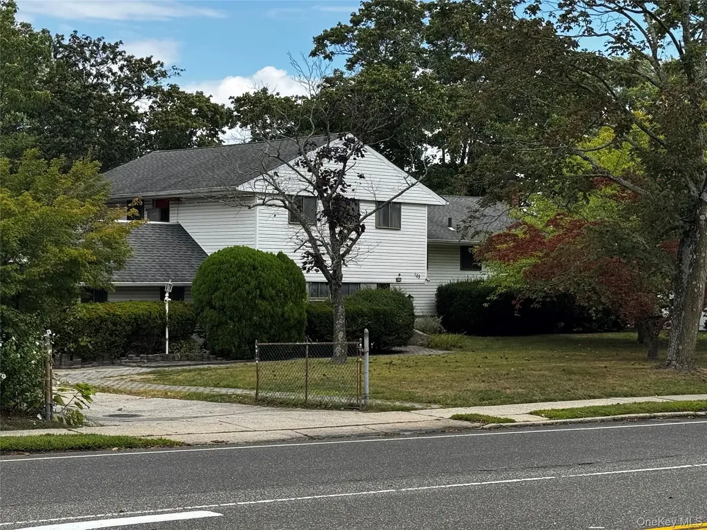 149 Phelps Lane North Babylon NY 11703
