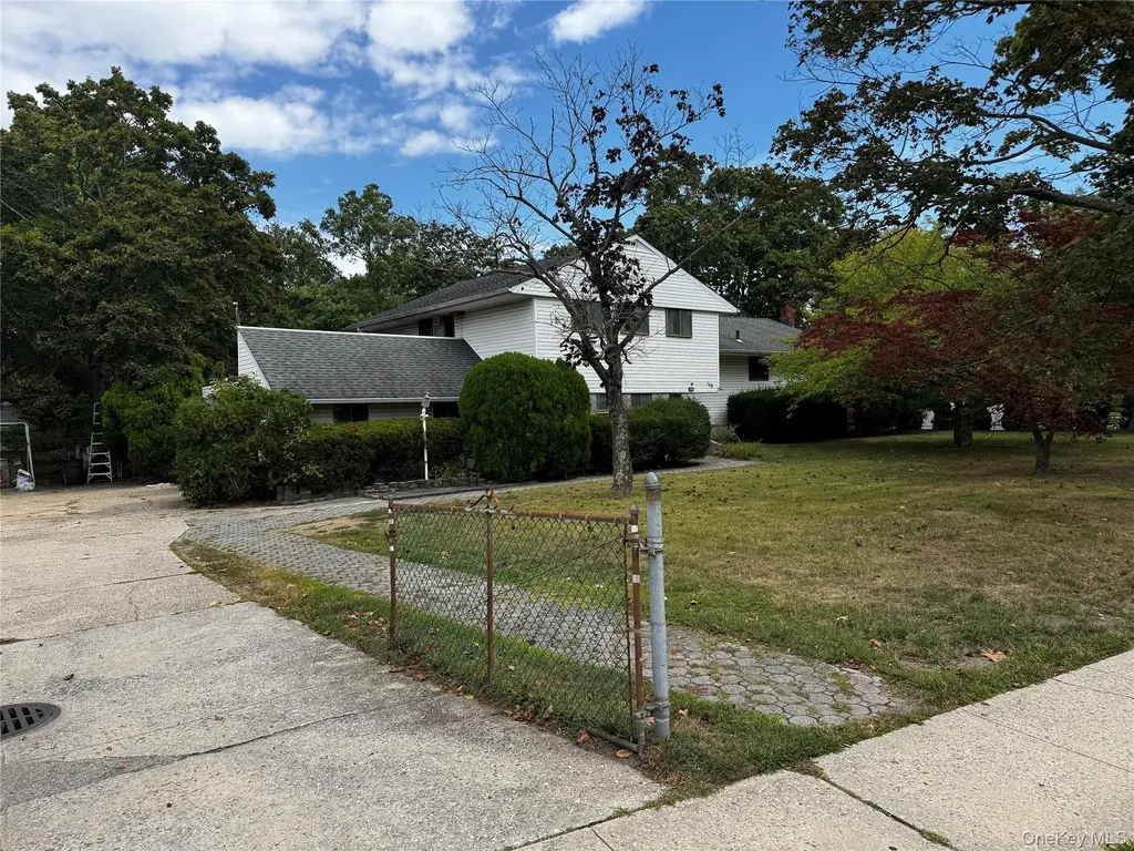 149 Phelps Lane North Babylon NY 11703