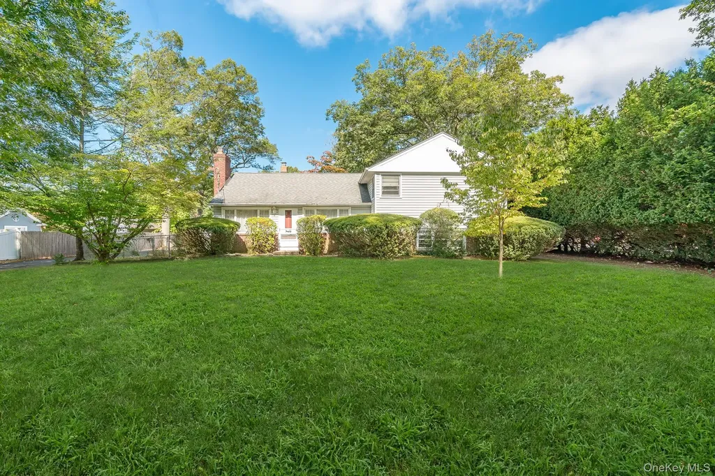 83 Sunrise Lane Smithtown NY 11787