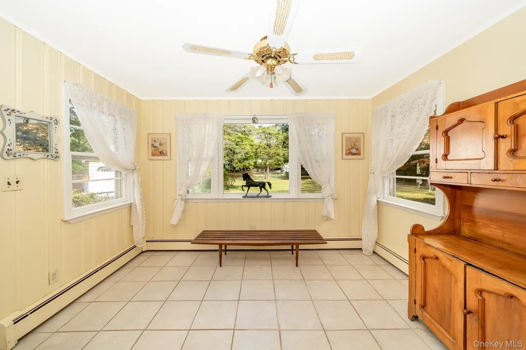 83 Sunrise Lane Smithtown NY 11787