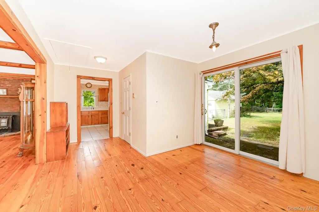 83 Sunrise Lane Smithtown NY 11787