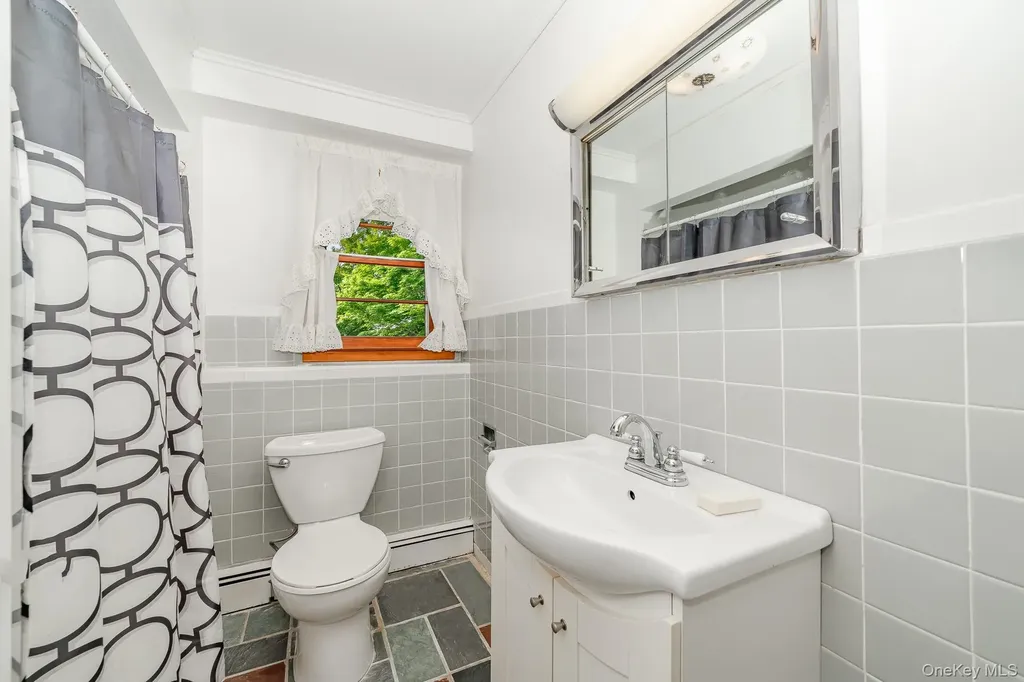 83 Sunrise Lane Smithtown NY 11787