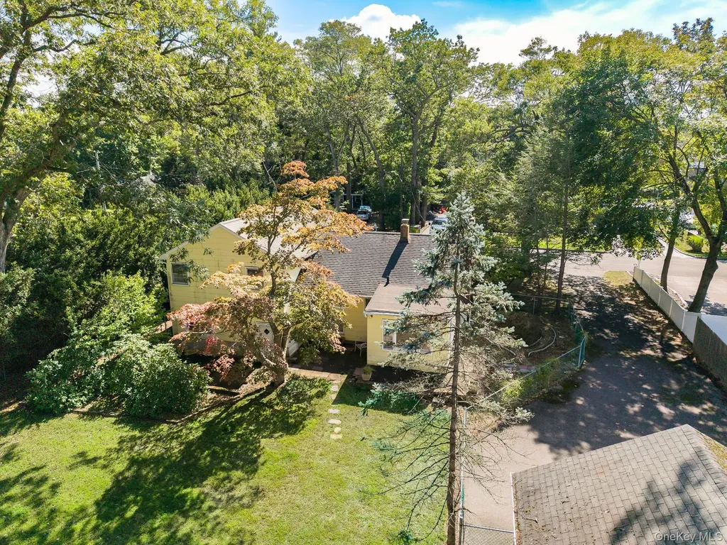 83 Sunrise Lane Smithtown NY 11787