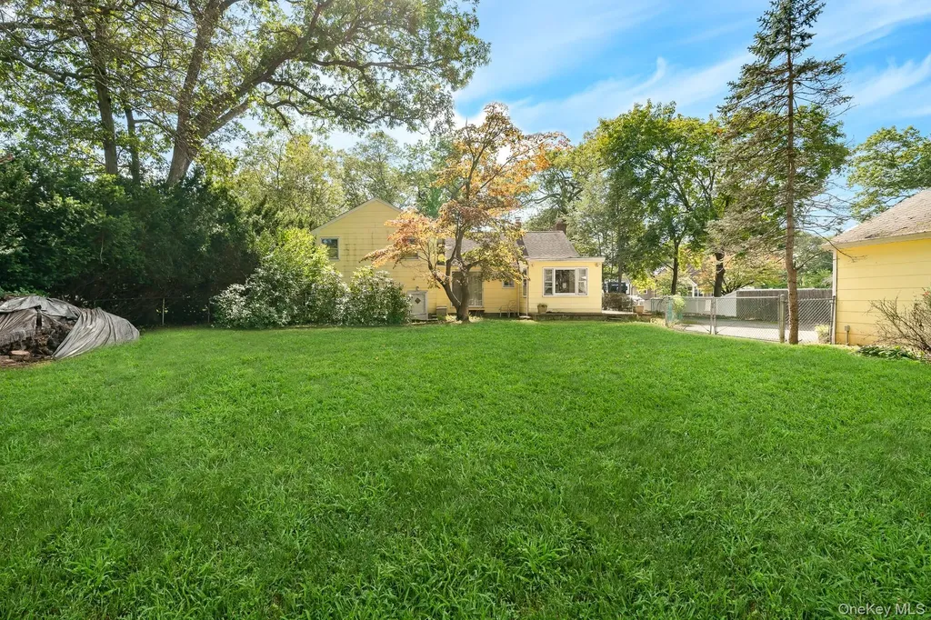 83 Sunrise Lane Smithtown NY 11787