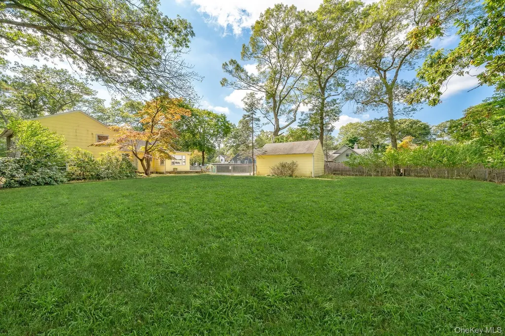 83 Sunrise Lane Smithtown NY 11787