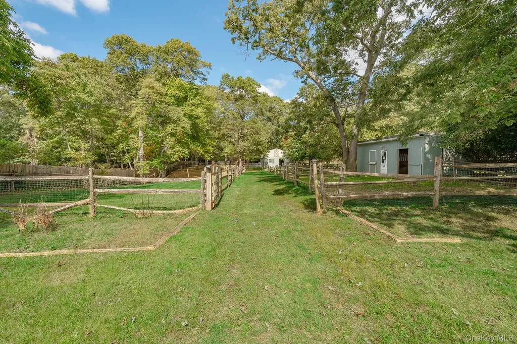 83 Sunrise Lane Smithtown NY 11787