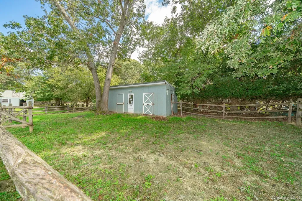 83 Sunrise Lane Smithtown NY 11787