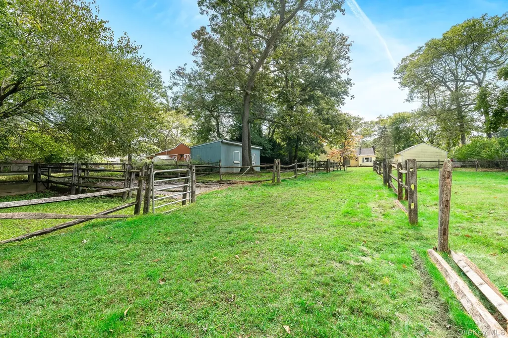 83 Sunrise Lane Smithtown NY 11787