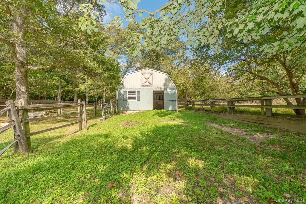 83 Sunrise Lane Smithtown NY 11787