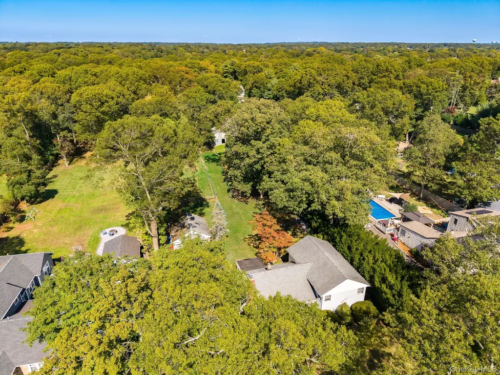 83 Sunrise Lane Smithtown NY 11787