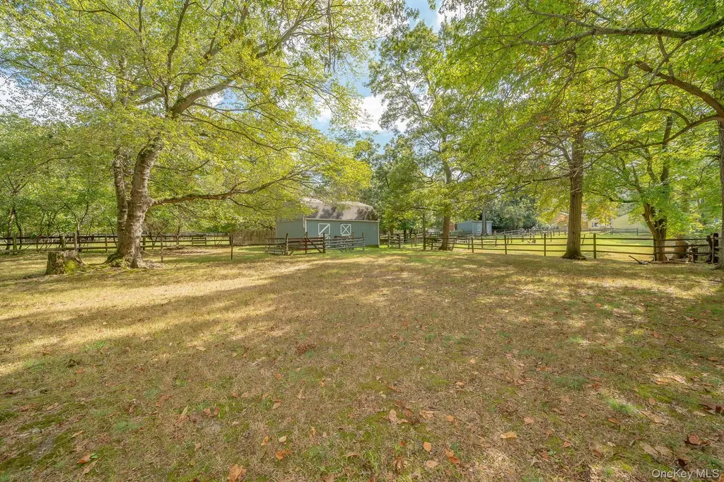 83 Sunrise Lane Smithtown NY 11787