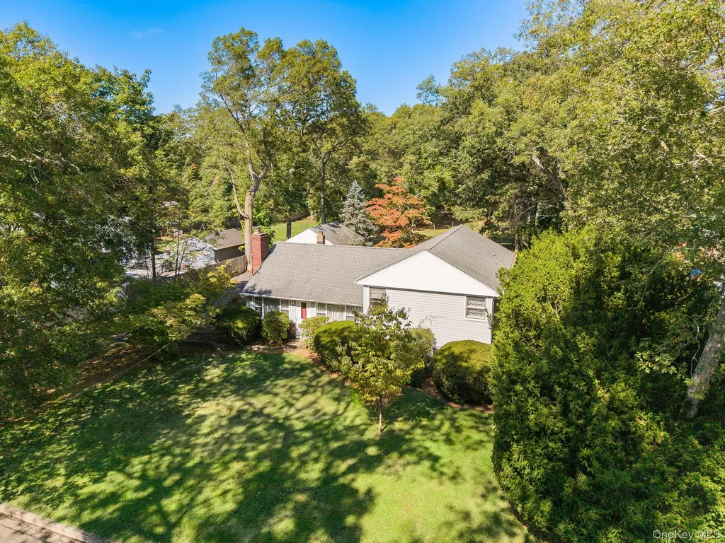 83 Sunrise Lane Smithtown NY 11787