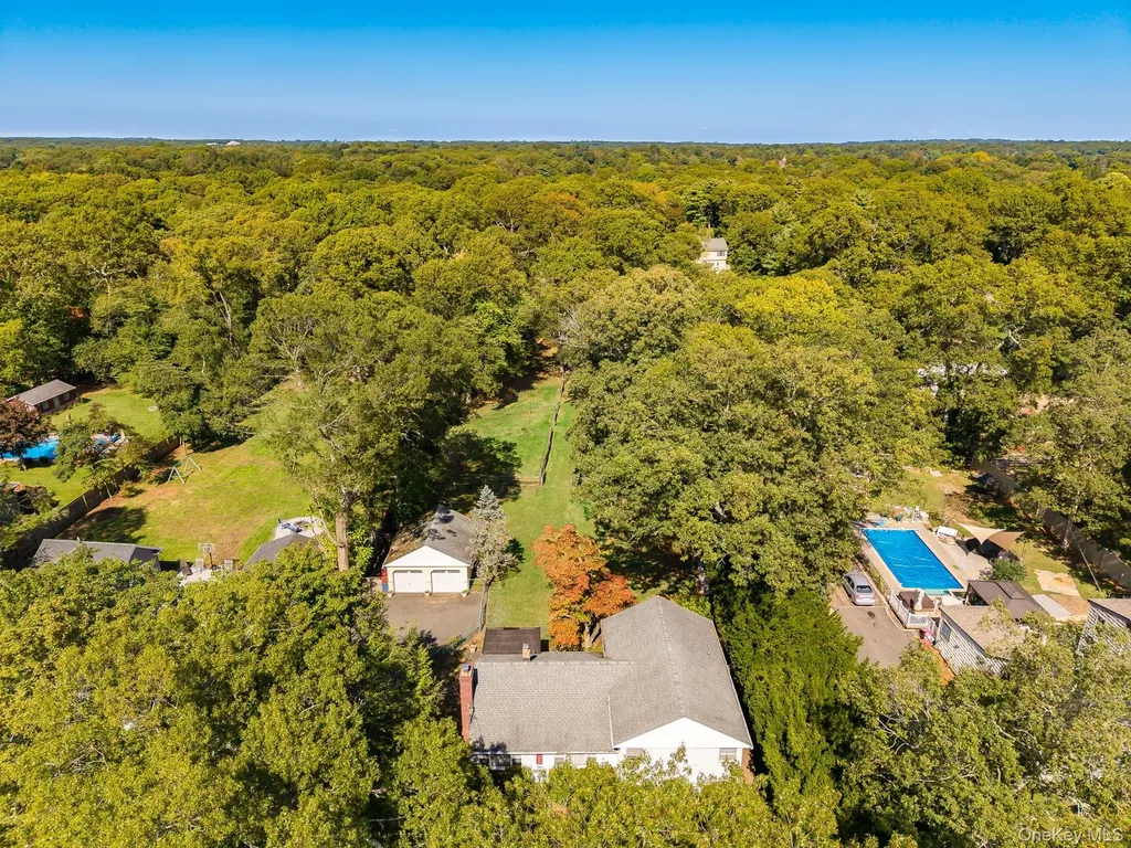 83 Sunrise Lane Smithtown NY 11787