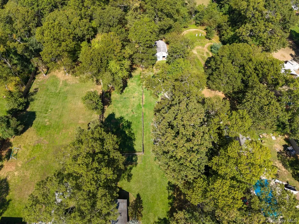 83 Sunrise Lane Smithtown NY 11787