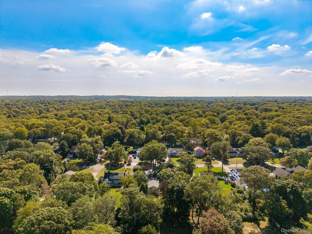 83 Sunrise Lane Smithtown NY 11787