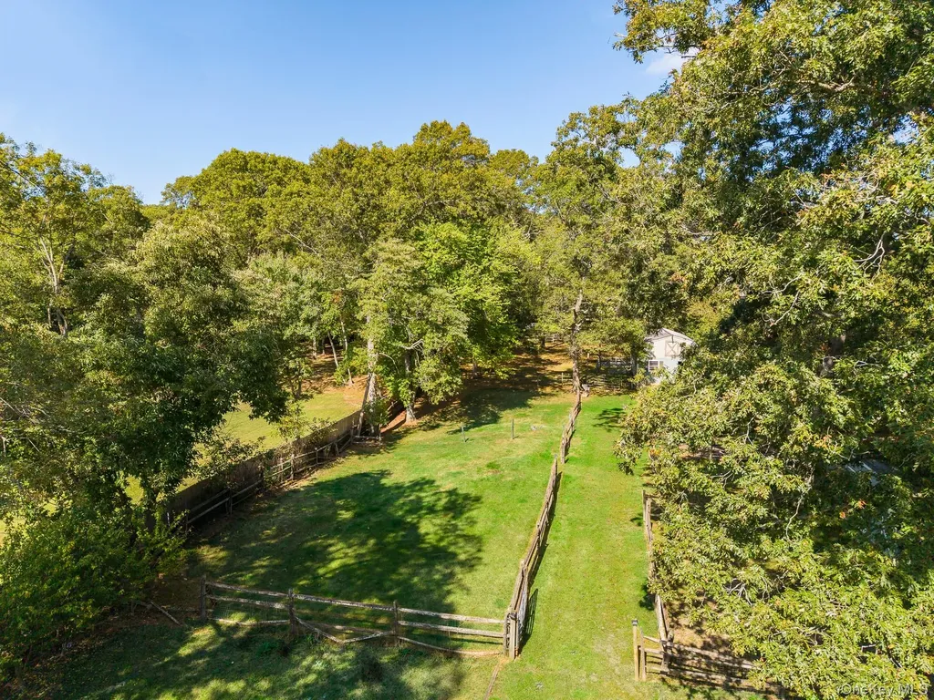 83 Sunrise Lane Smithtown NY 11787