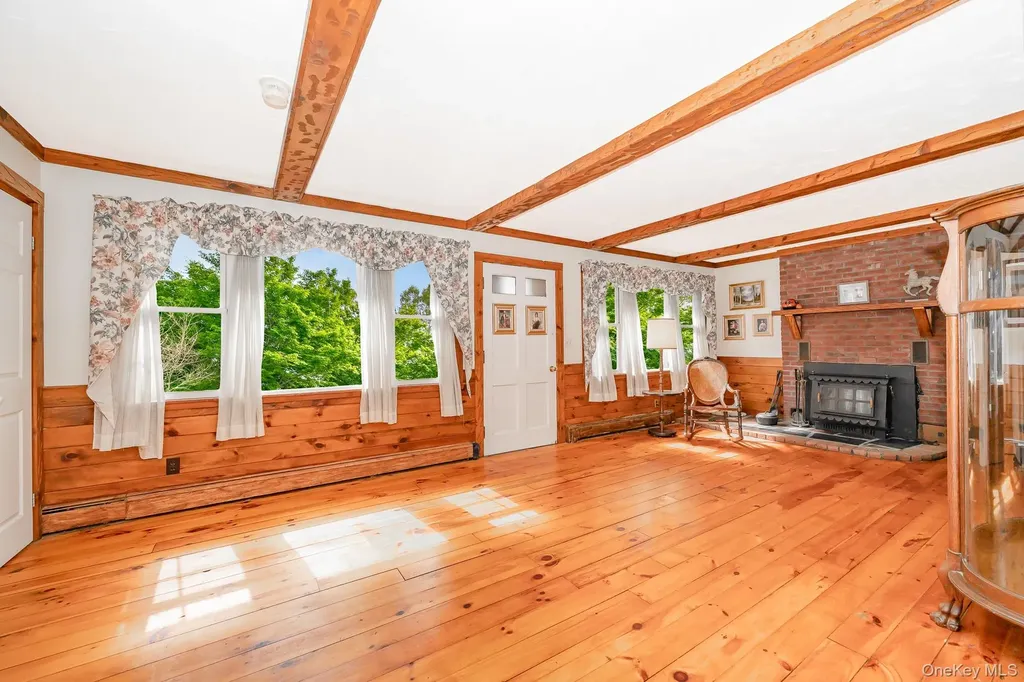 83 Sunrise Lane Smithtown NY 11787