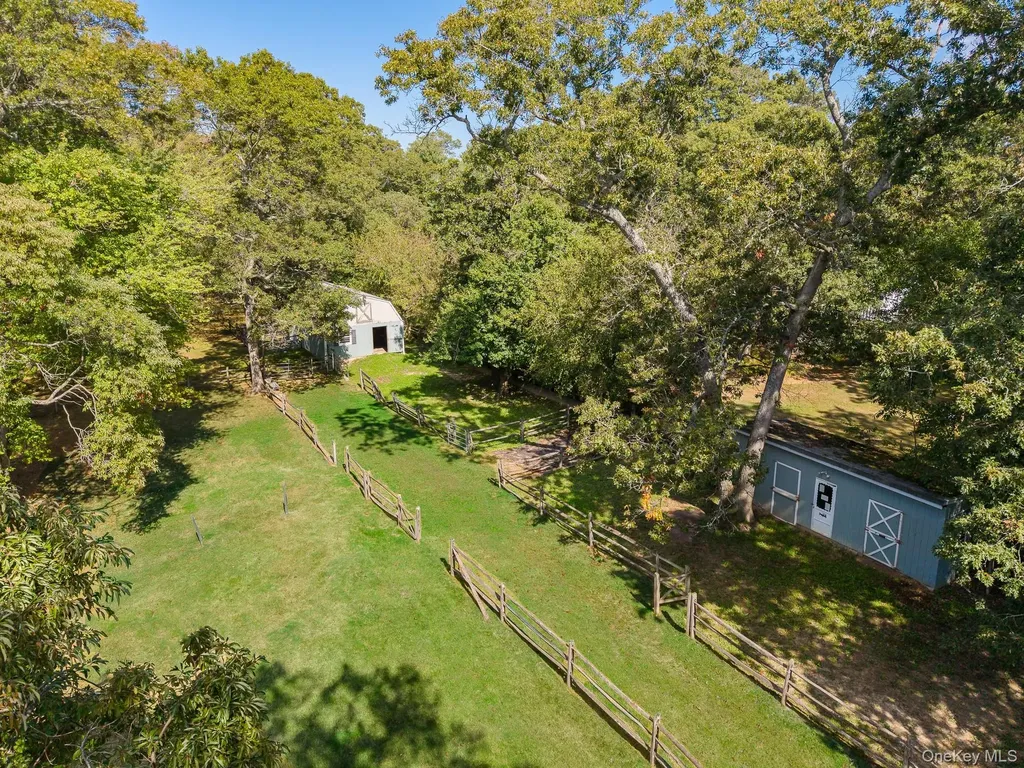 83 Sunrise Lane Smithtown NY 11787
