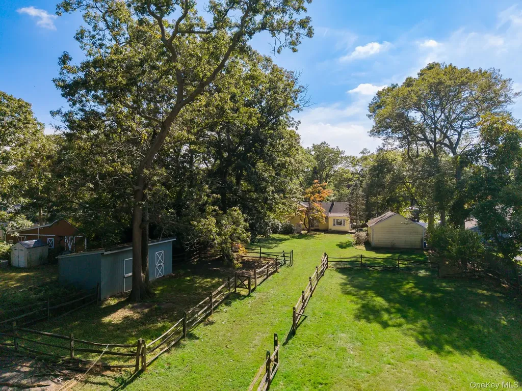 83 Sunrise Lane Smithtown NY 11787