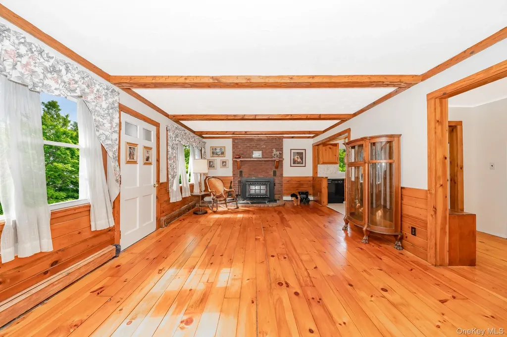 83 Sunrise Lane Smithtown NY 11787