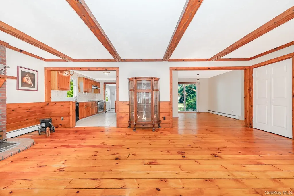 83 Sunrise Lane Smithtown NY 11787