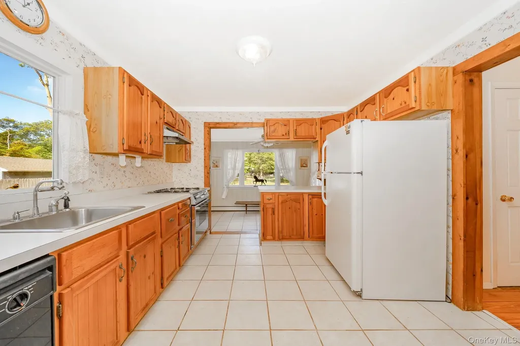 83 Sunrise Lane Smithtown NY 11787