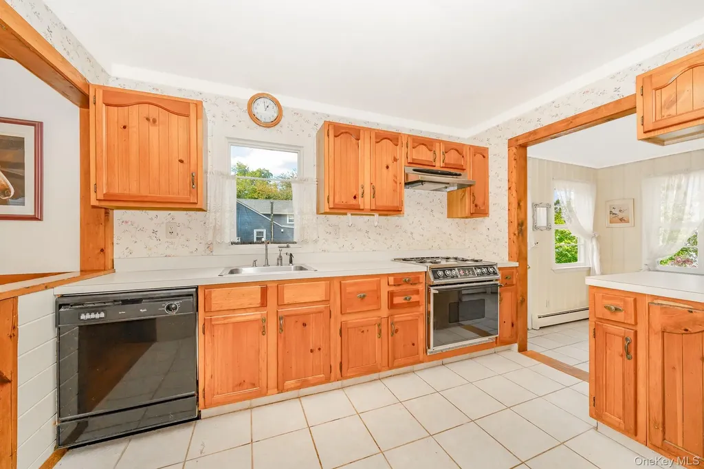 83 Sunrise Lane Smithtown NY 11787