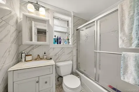 20 Ashford Place Yonkers NY 10701