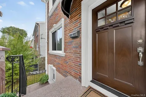 20 Ashford Place Yonkers NY 10701
