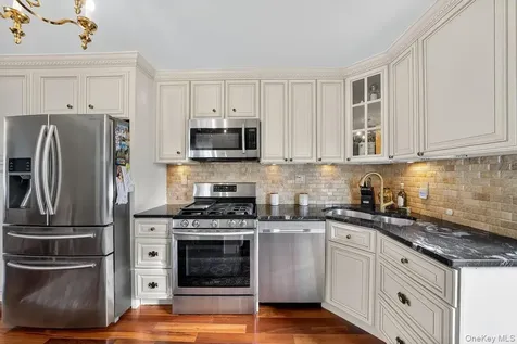 20 Ashford Place Yonkers NY 10701